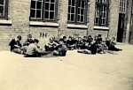 Originele beschrijving foto: "Visserijschool anno 1945".
Opmerkingen en aanvullingen meer dan welkom!