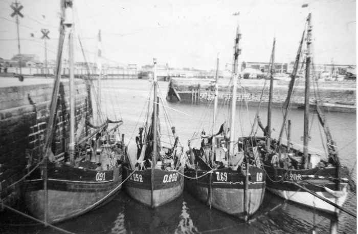  O.91 Auguste-Marie  (bouwjaar 1925) met de O.252 Yvette-Huguette (bouwjaar 1941), de O.69 Oscar-Richard (bouwjaar 1925) en de O.208 Fémina  (bouwjaar 1927)