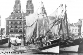 O.177 Mijn Droom  (bouwjaar 1943) en de O.261 Zilvermeeuw  (bouwjaar 1942)