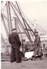 Theophiel Neyts (links) en Constant Vantorre op visserskade Zeebrugge