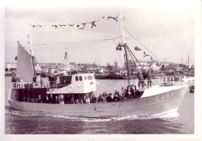 Z.451 Pacem in Terris (Bouwjaar 1964) vaart haven Zeebrugge uit