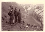 Vissers op Helgoland in 1948, toen nog een ruïne