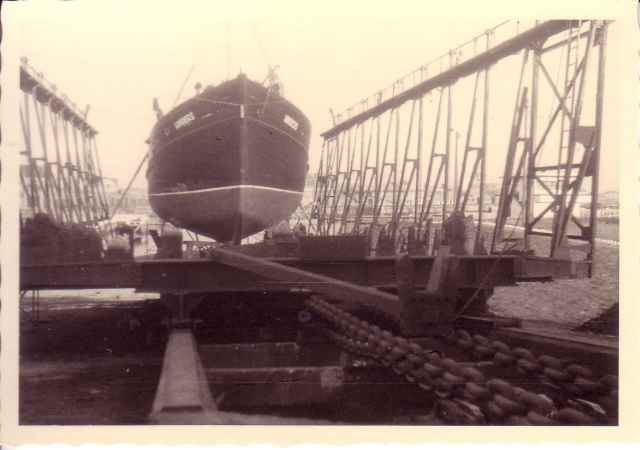 Loodsboot Hinders op slipway Oostende voor reparatie of onderhoud