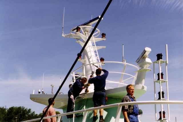 Z.186 Shannon (Bouwjaar 1975) wordt opgetuigd in haven Zeebrugge 