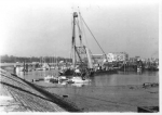 Scheepswrak B.604 Ibis (Bouwjaar 1954) wordt door Nederlandse taklift 3 de haven van Zeebrugge binnengebracht