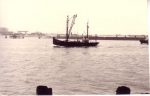 Z.436 Henri (Bouwjaar 1927) vaart binnen in vaargeul haven Zeebrugge
