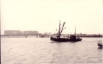 Z.517 (Bouwjaar 1931) vaart havengeul Zeebrugge binnen