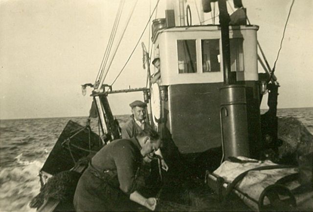 Vissers aan boord van de Z.508 Zegen (Bouwjaar 1957)