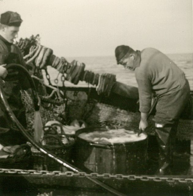 Maurice Dobbelaere (links) en Jozef Devos aan boord