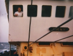 Man op brug van de Z.284 Vicky (Bouwjaar 1982)