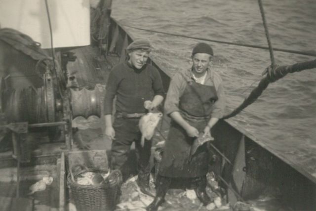 Alfred Devos (links) en Roger Decuyper aan boord