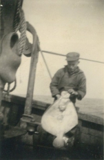 André Van Torre met vangst op de Z.520 De Drie Gebroeders (Bouwjaar 1926)