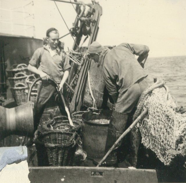 Vissers aan boord van de Z.583 Sunny Boy (Bouwjaar 1947)