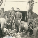 Vissers met vangst aan boord van de Z.583 Sunny Boy (Bouwjaar 1947)