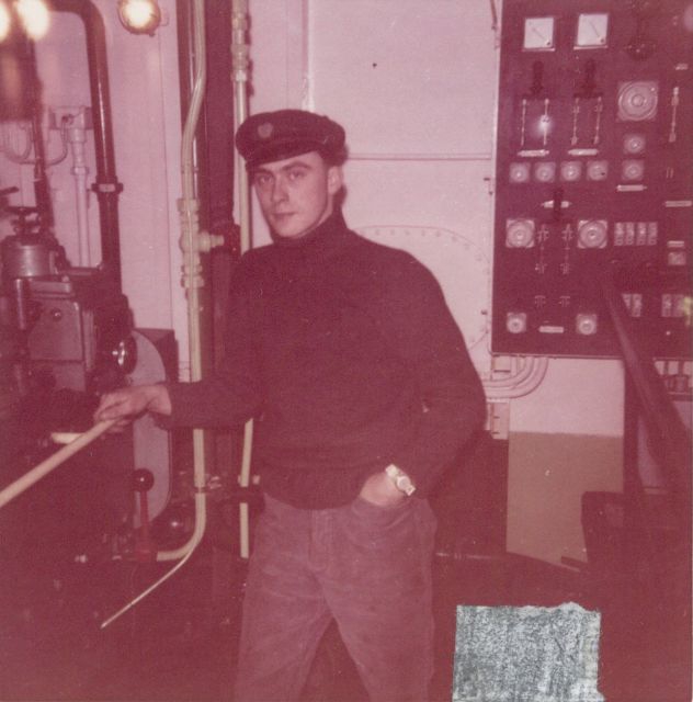 André Van Torre in de machinekamer van de Z.402 Atlantis (Bouwjaar 1963)